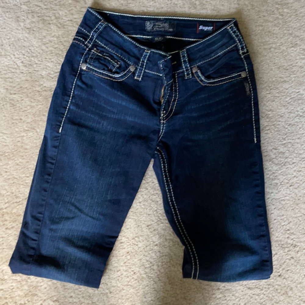 Women’s dark blue skinny jeans